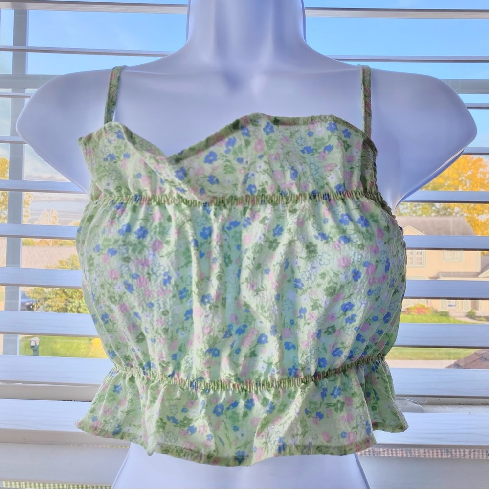 cropped floral ruffle tank top